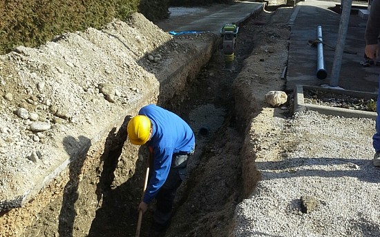 Šmartno v Tuhinju – the works on the facilities of the water supply pumping station and reservoir continue. Due to the works of the water system, in some areas of the road can be found occasional closures